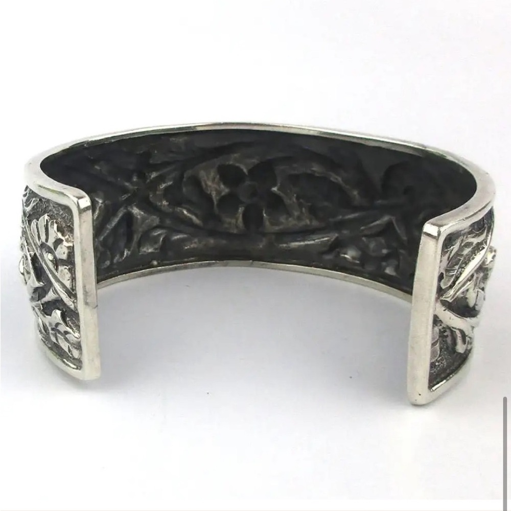 Silpada Vintage Repousse Floral
Sterling Silver Oxidized Floral Cuff Bracelet - Picture 6 of 8